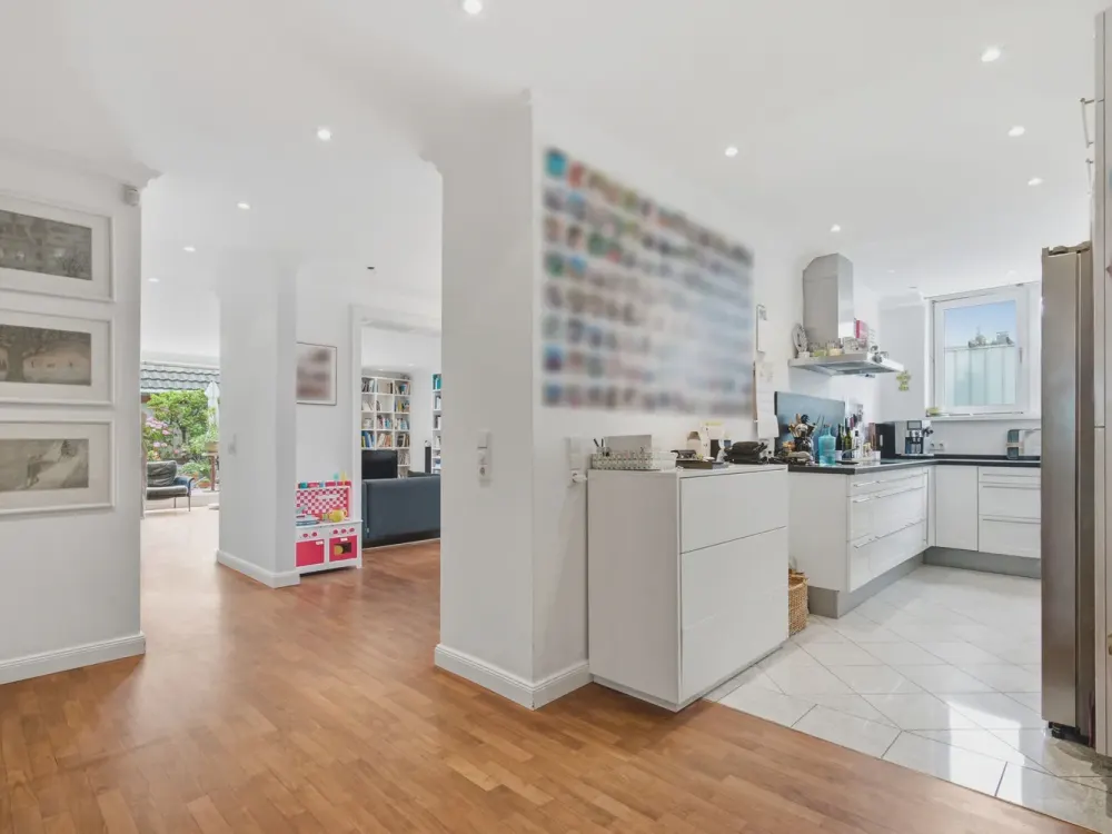 Feeling of a House Instead of a Classic Apartment - Spacious Living on the Rhine in Rodenkirchen