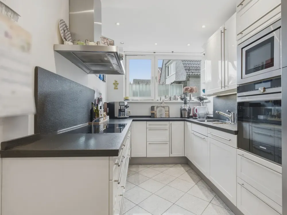 Feeling of a House Instead of a Classic Apartment - Spacious Living on the Rhine in Rodenkirchen