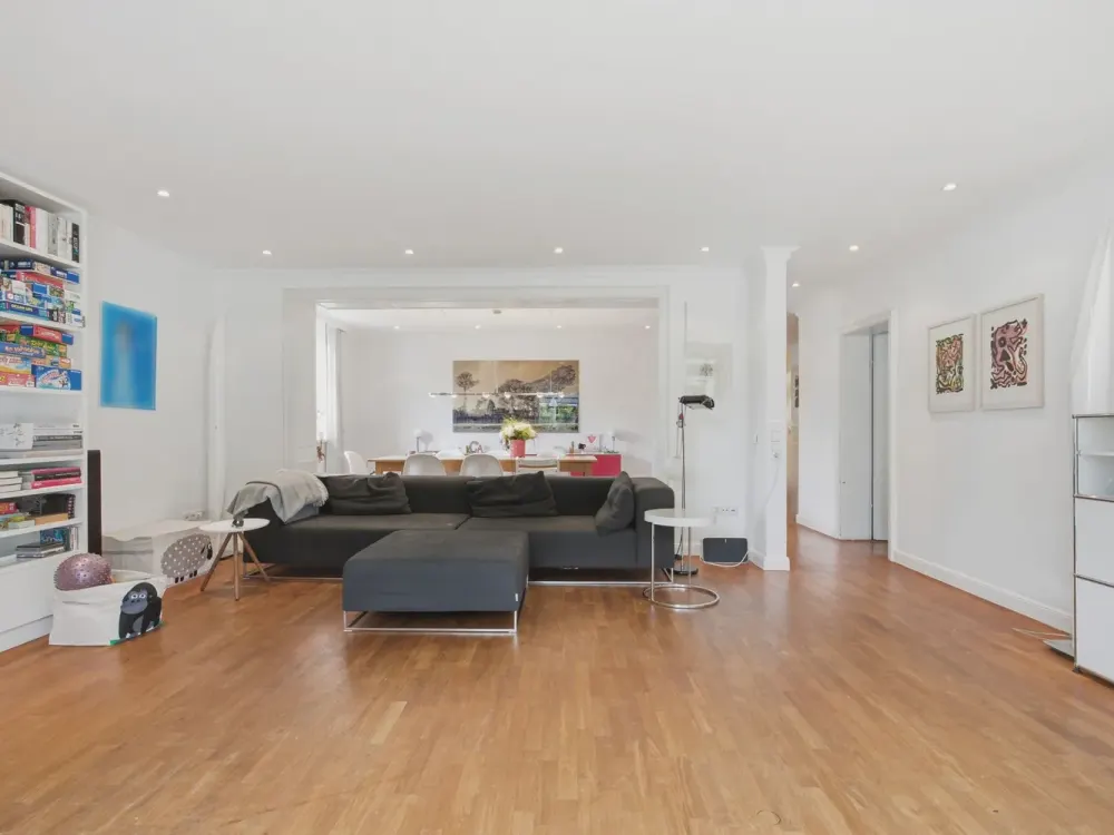 Feeling of a House Instead of a Classic Apartment - Spacious Living on the Rhine in Rodenkirchen