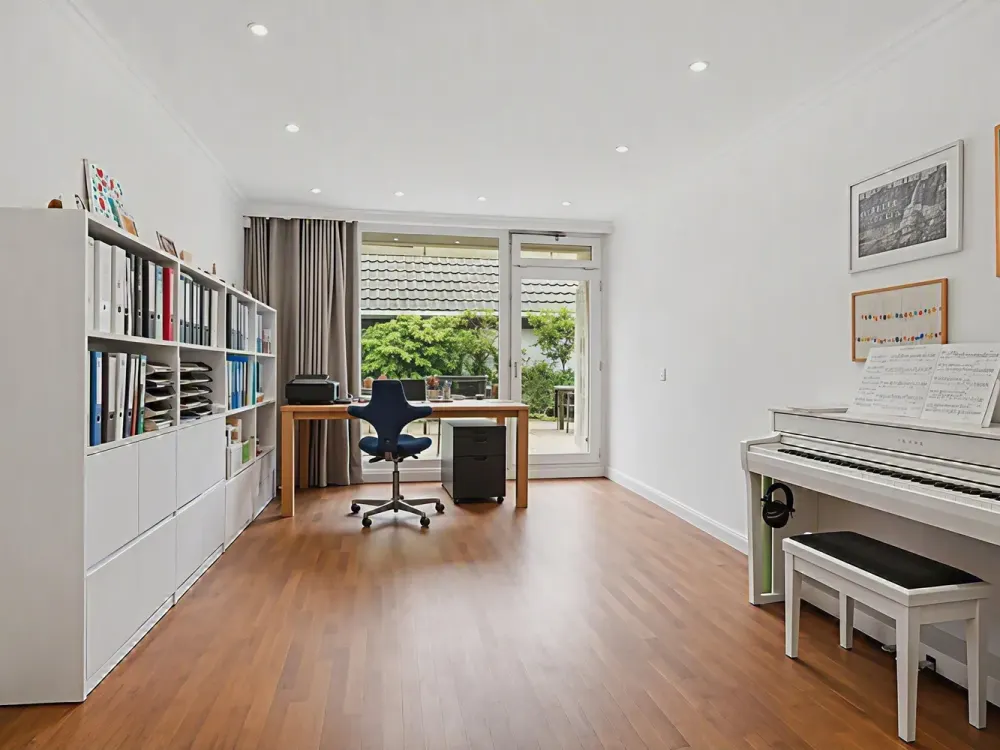 Feeling of a House Instead of a Classic Apartment - Spacious Living on the Rhine in Rodenkirchen