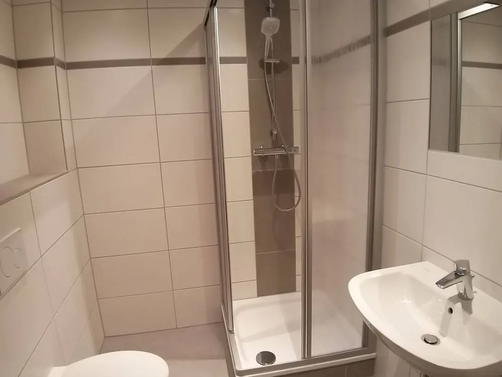 SfKW - Anmietung ab 12/2026 - 31 m2 Business-Apartment mit Einbauküche, Duschbad und Stellplatz optional