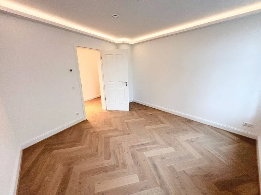 Stilvoll! + Erstbezug + Parkett + Fußbodenheizung + Tageslichtbad mit Wanne & Dusche + LED-Licht