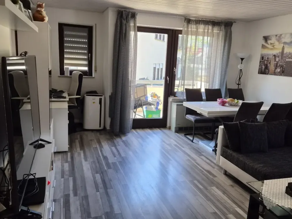 Cozy Apartment with Balcony, New Fitted Kitchen and Garage