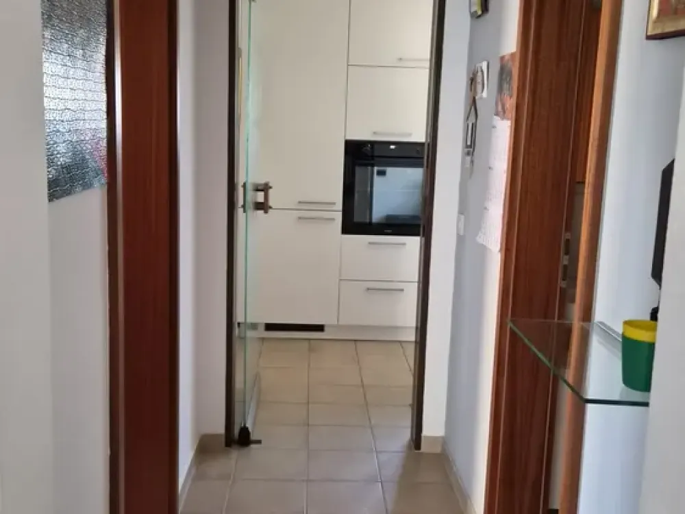 Cozy Apartment with Balcony, New Fitted Kitchen and Garage