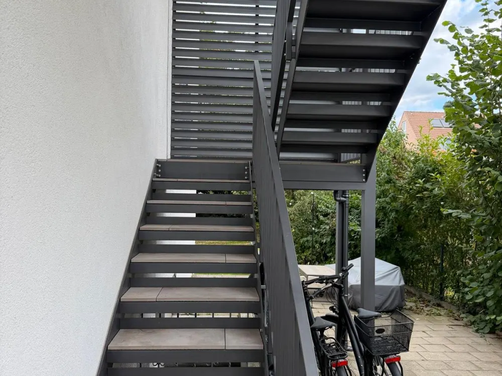 Exklusive Penthouse-Wohnung in DUS Flughafen/Messe-Nähe!