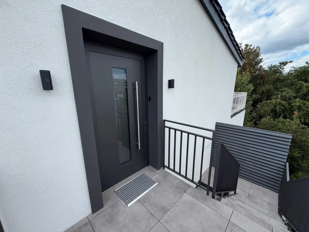 Exklusive Penthouse-Wohnung in DUS Flughafen/Messe-Nähe!