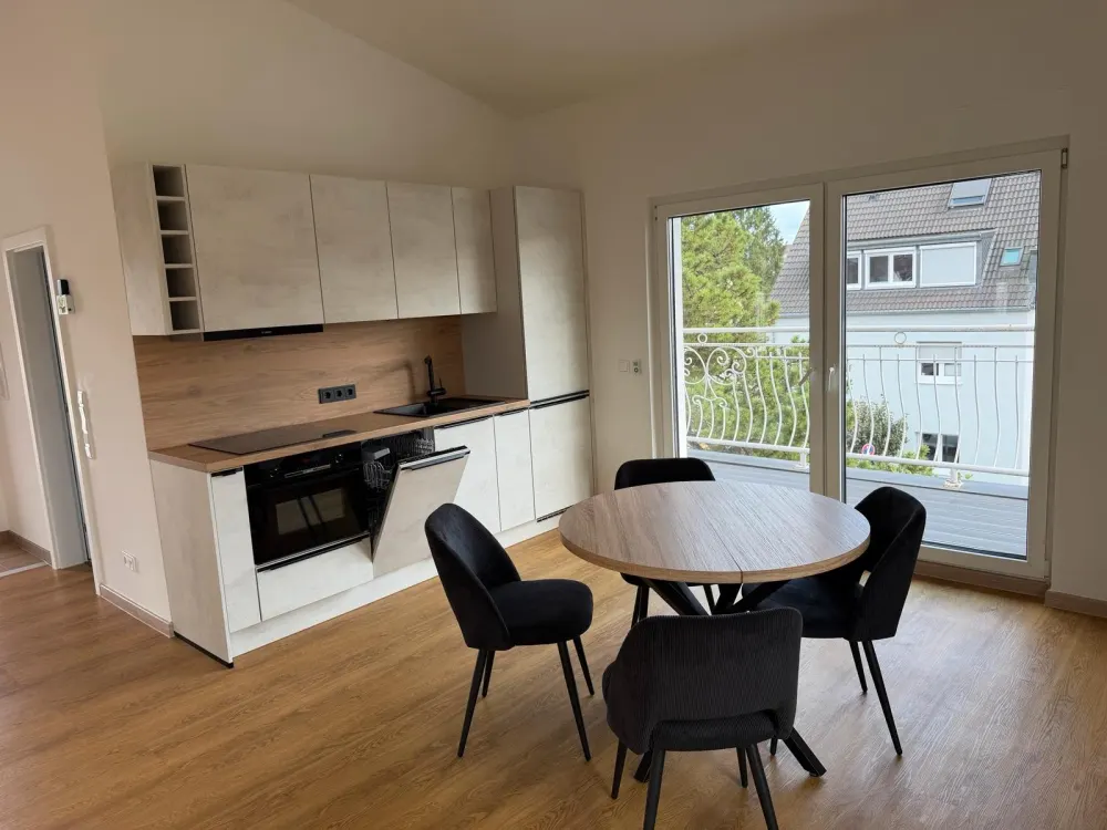 Exklusive Penthouse-Wohnung in DUS Flughafen/Messe-Nähe!