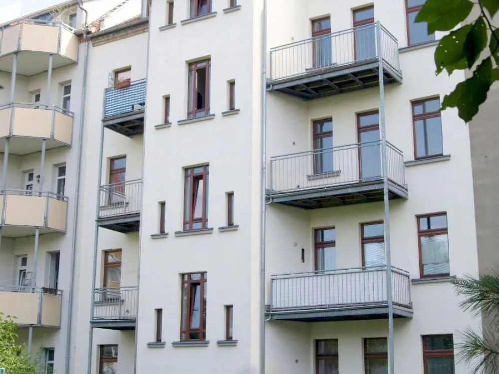 ** Gut geschnittene 2-Zimmer-Whg. mit Einbauküche und Balkon **