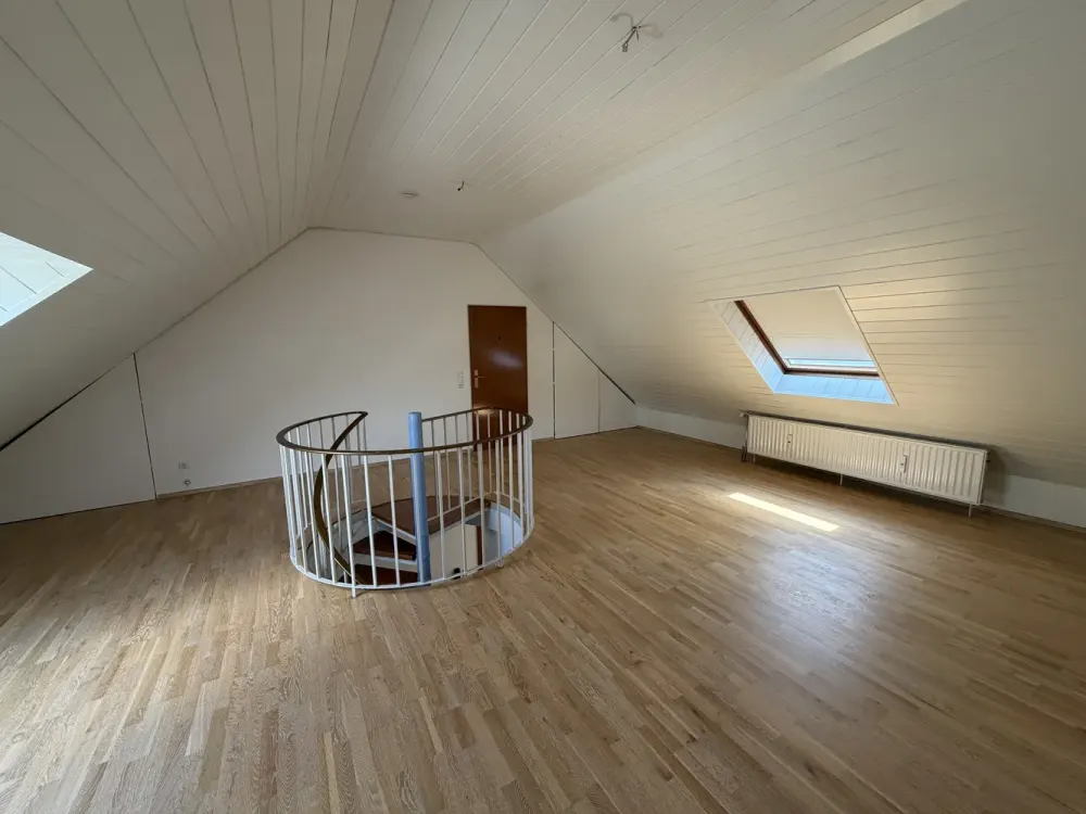 Beautiful, bright home with plenty of space on two floors and large sunny balcony