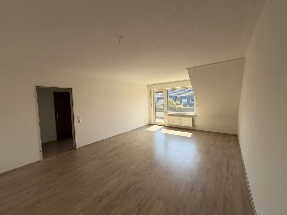 Beautiful, bright home with plenty of space on two floors and large sunny balcony