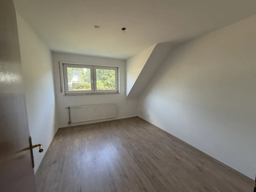 Beautiful, bright home with plenty of space on two floors and large sunny balcony