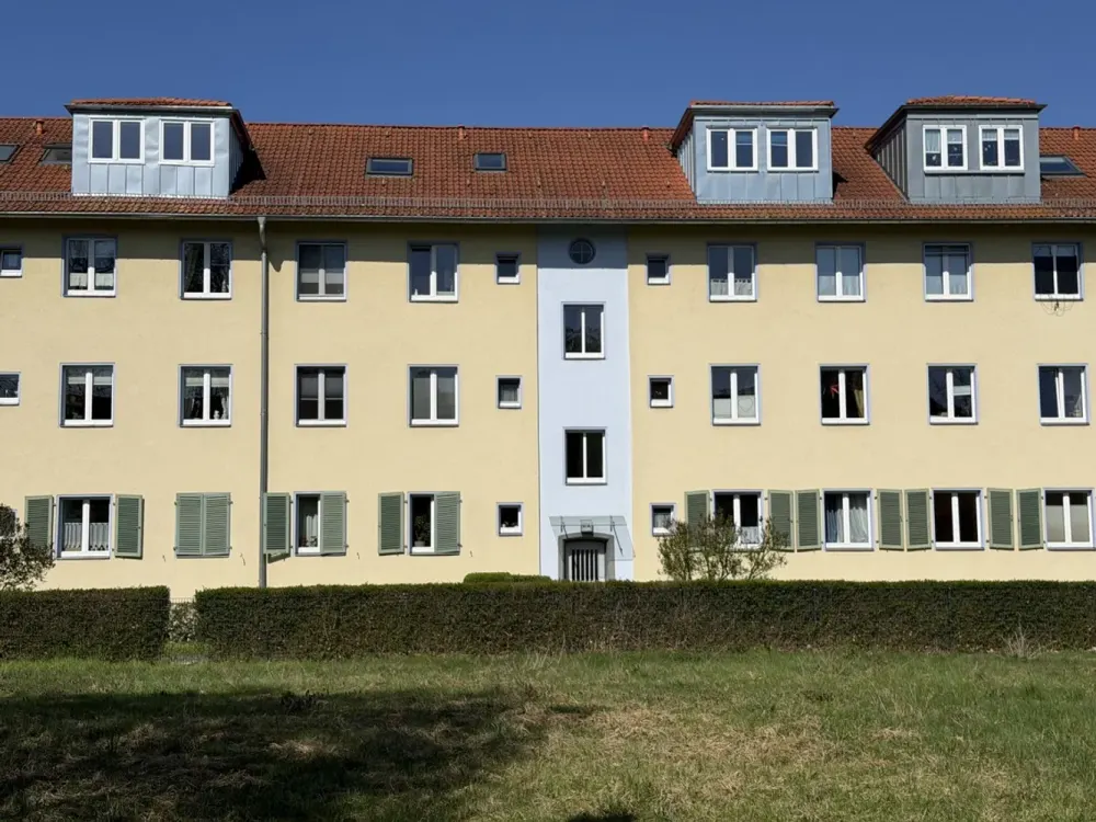 "Wohnen auf zwei Ebenen"-Exklusive Maisonette mit Dachterrasse*** Laminat***EBK***Gäste WC***
