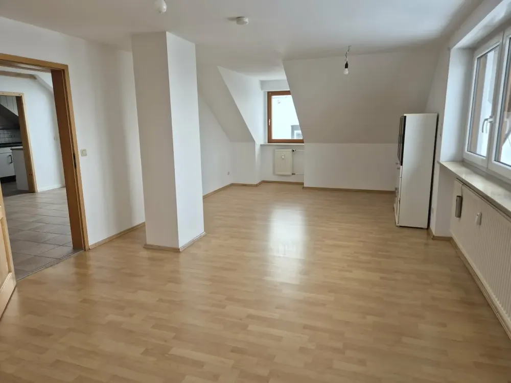 Helle Dachgeschosswohnung mit Balkon in Eching/OT Günzenhausen