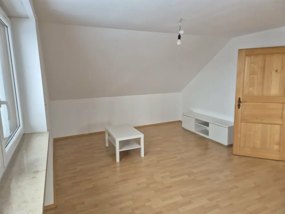 Helle Dachgeschosswohnung mit Balkon in Eching/OT Günzenhausen