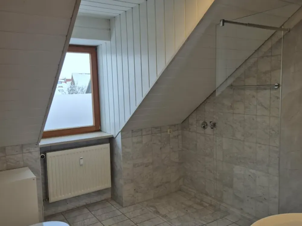 Helle Dachgeschosswohnung mit Balkon in Eching/OT Günzenhausen
