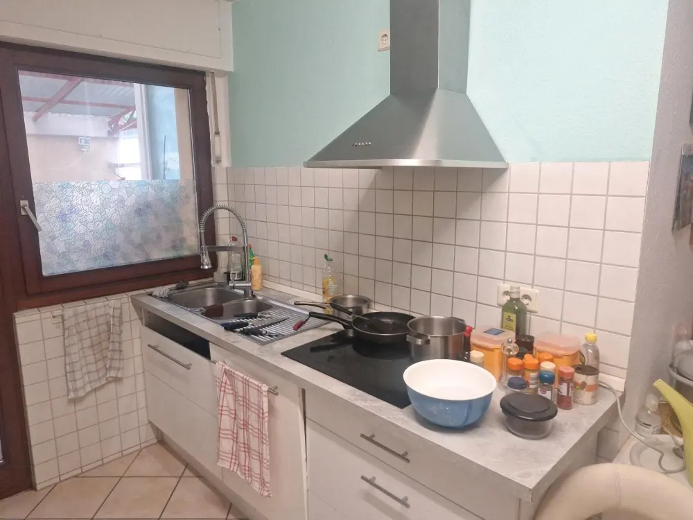 3 Zimmerwohnung mit Hobbyraum, Keller,Hof und Garten
