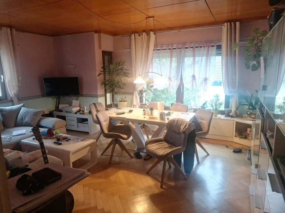 3 Zimmerwohnung mit Hobbyraum, Keller,Hof und Garten