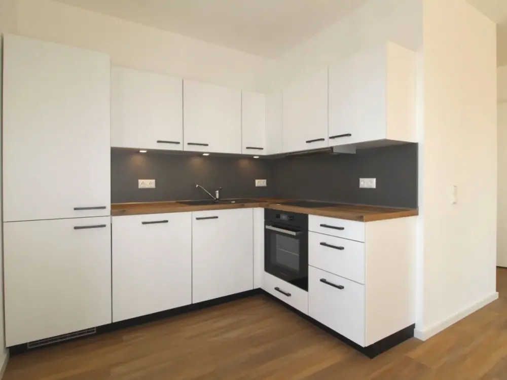 Großzügige 4 Zimmer mit EBK, 2 Bädern und großem Westbalkon!
