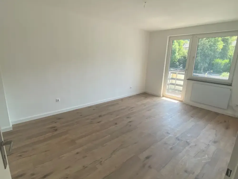 Frisch renovierte 2 Zimmerwohnung mit Balkon