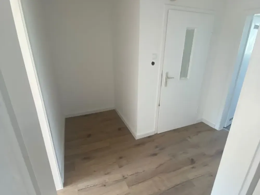 Frisch renovierte 2 Zimmerwohnung mit Balkon