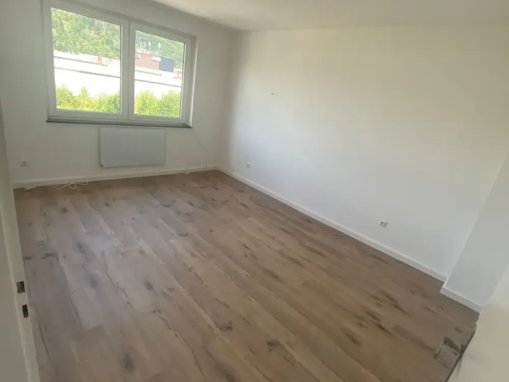 Frisch renovierte 2 Zimmerwohnung mit Balkon