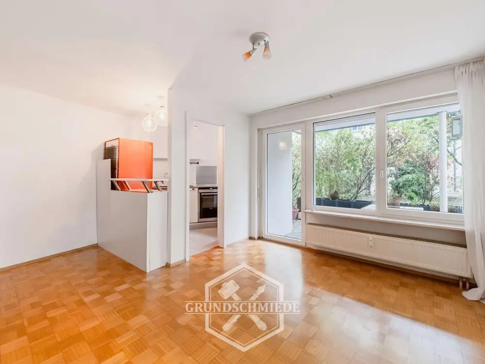 Living Directly at Berliner Platz, 2-Room Apartment with Terrace