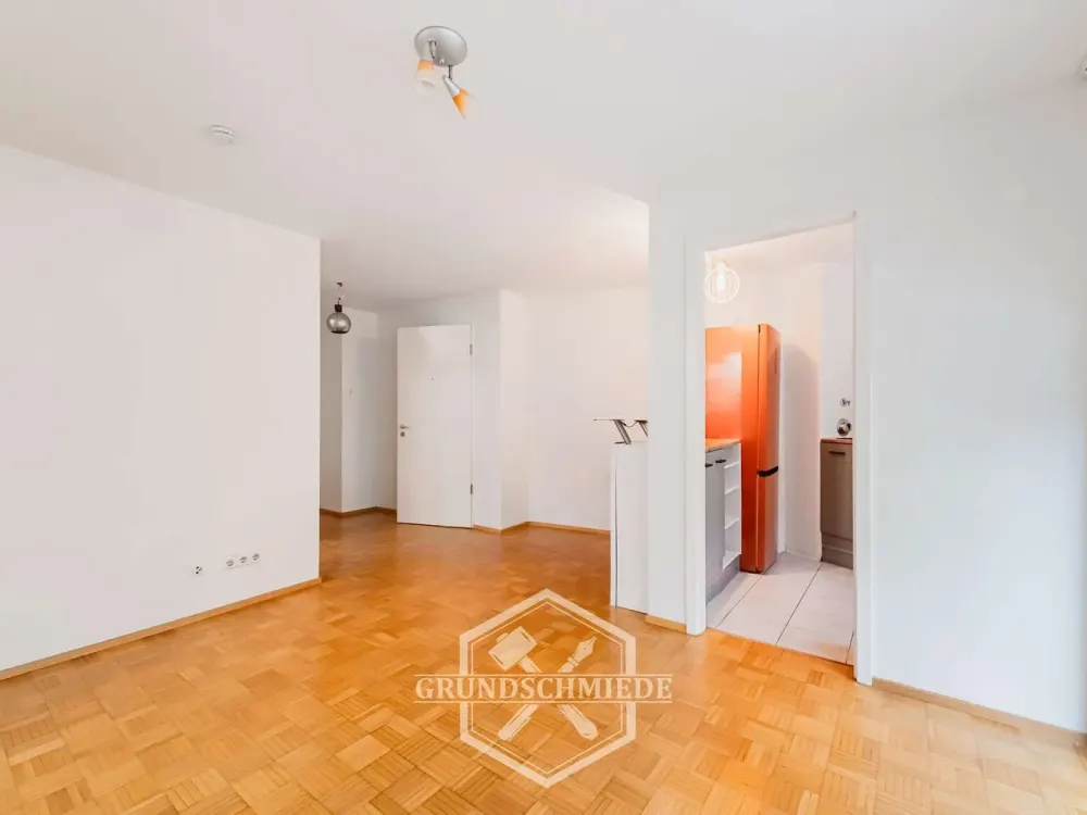 Living Directly at Berliner Platz, 2-Room Apartment with Terrace