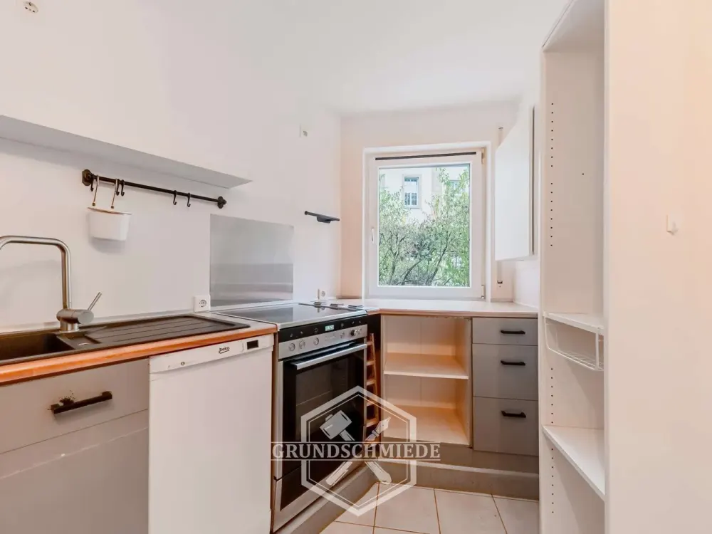 Living Directly at Berliner Platz, 2-Room Apartment with Terrace