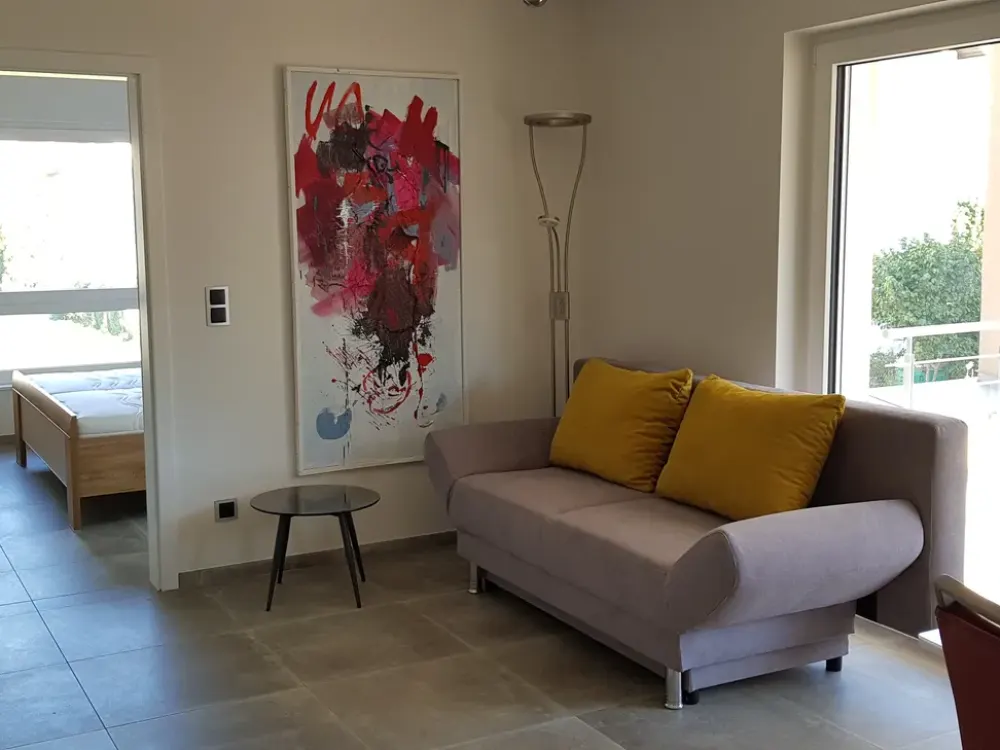Stilvolle möblierte 2-Zimmer-Wohnung mit Balkon in Stuttgart-Hofen