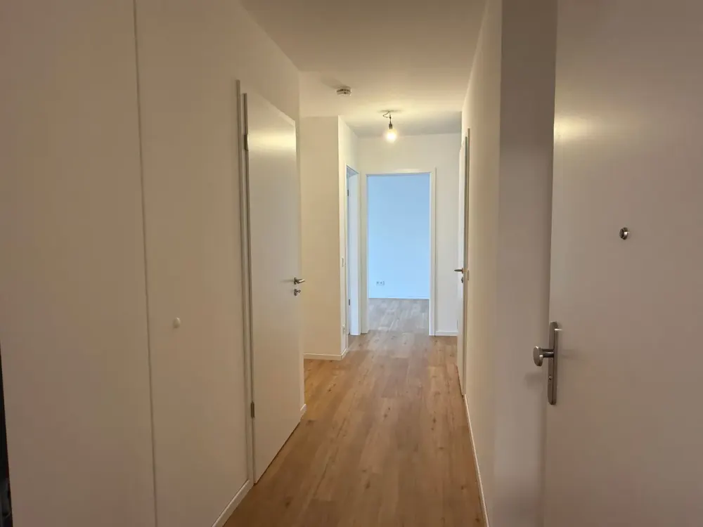 Perfekte 4-Zimmer-Wohnung für Familien mit Einbauküche, Loggia und Keller inklusive!