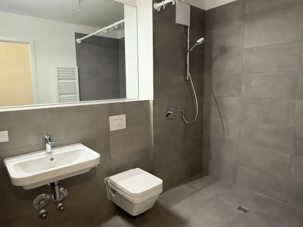 Perfekte 4-Zimmer-Wohnung für Familien mit Einbauküche, Loggia und Keller inklusive!