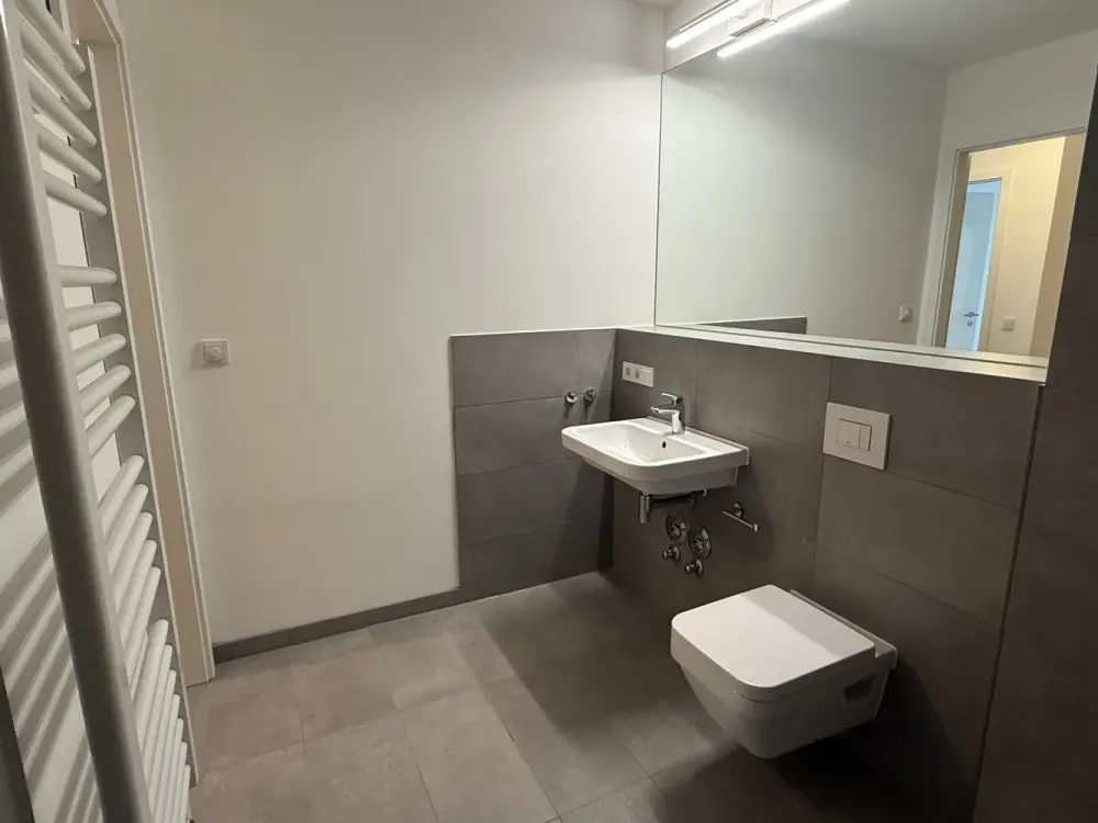 Perfekte 4-Zimmer-Wohnung für Familien mit Einbauküche, Loggia und Keller inklusive!