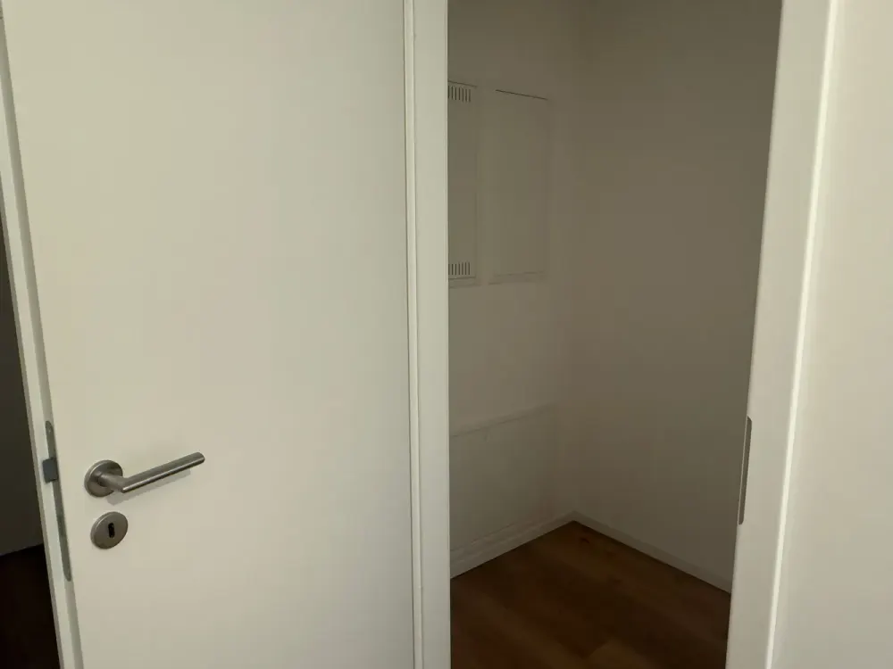 Perfekte 4-Zimmer-Wohnung für Familien mit Einbauküche, Loggia und Keller inklusive!