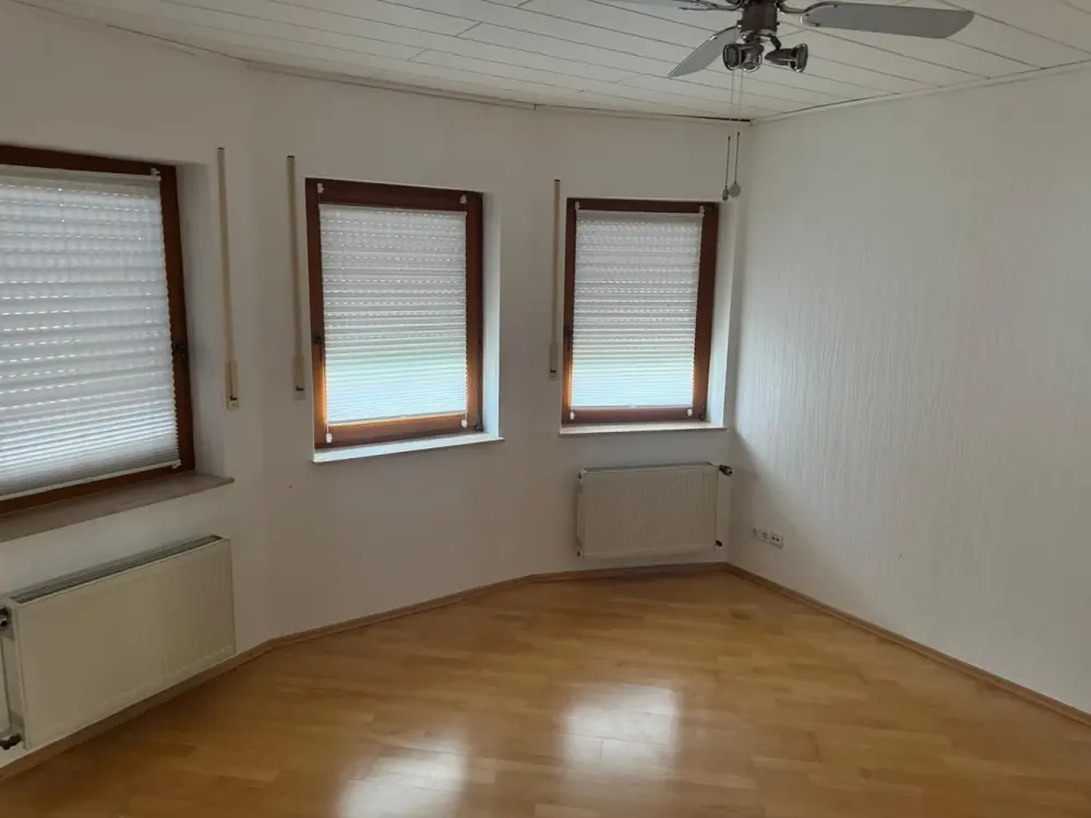 Wohnung im OG geeignet bis 5 Personen mit Balkon, super Lage