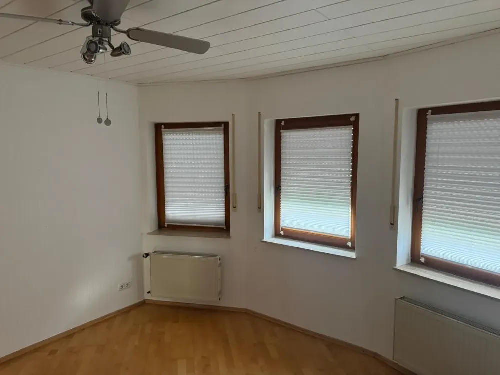 Wohnung im OG geeignet bis 5 Personen mit Balkon, super Lage