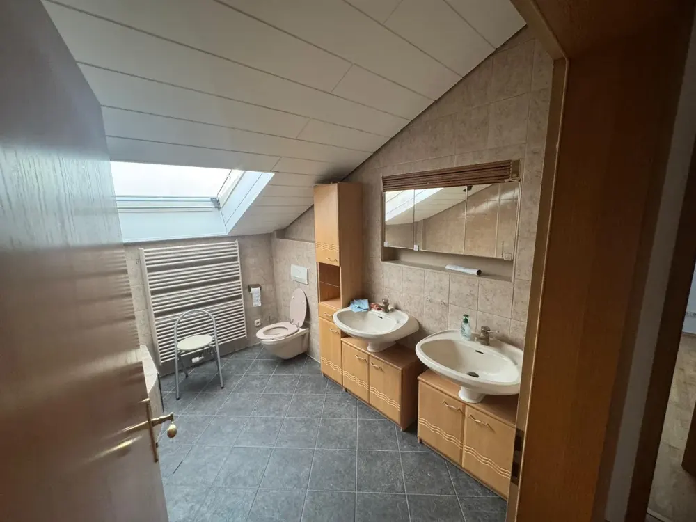 Wohnung im OG geeignet bis 5 Personen mit Balkon, super Lage