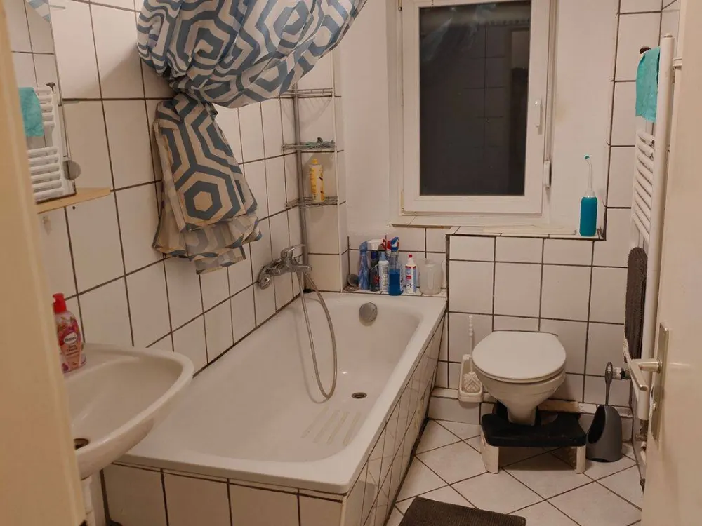 WG with private bedroom and shared kitchen and washroom