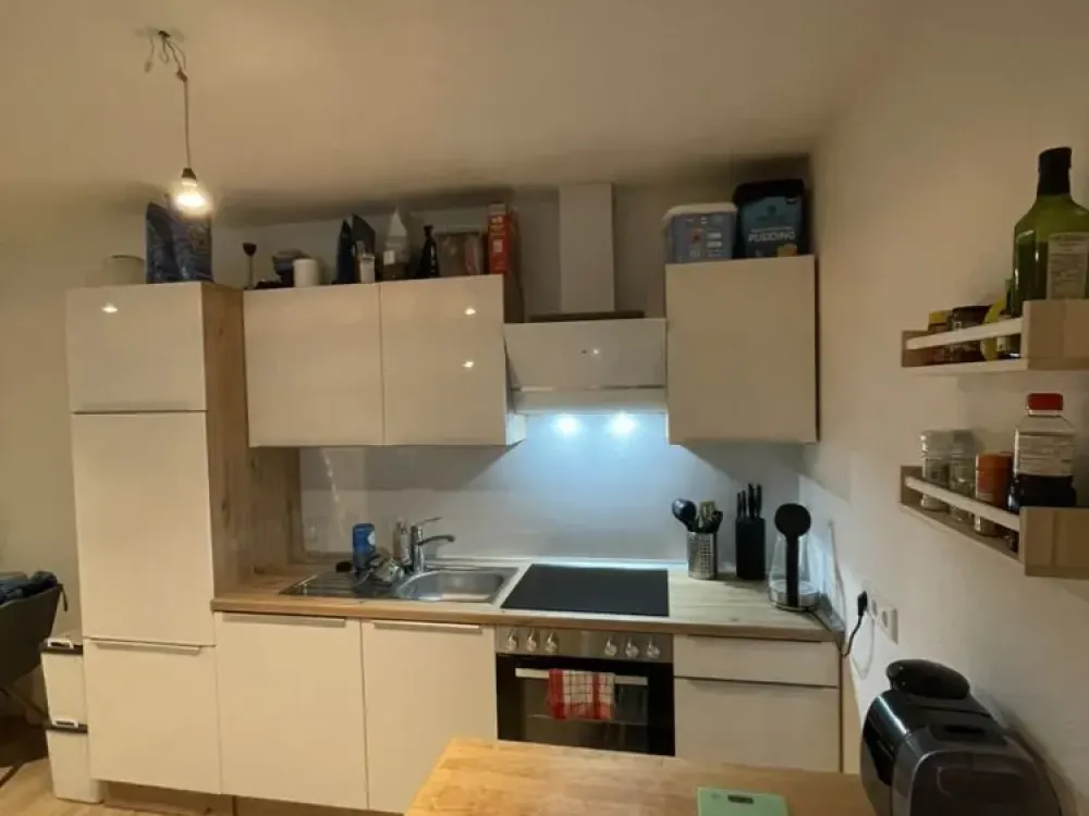 Kernsanierte 2 Zimmer Souterrain Wohnung mit Tiefterrasse und Einbauküche in Rödermark