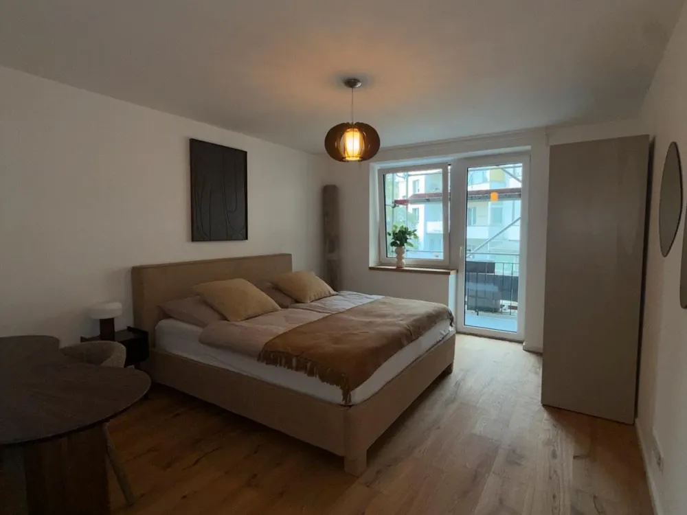 Stilvolle möblierte 2Zi.-Wohnung mit Balkon und hochwertiger Ausstattung im Zentrum von Düsseldorf