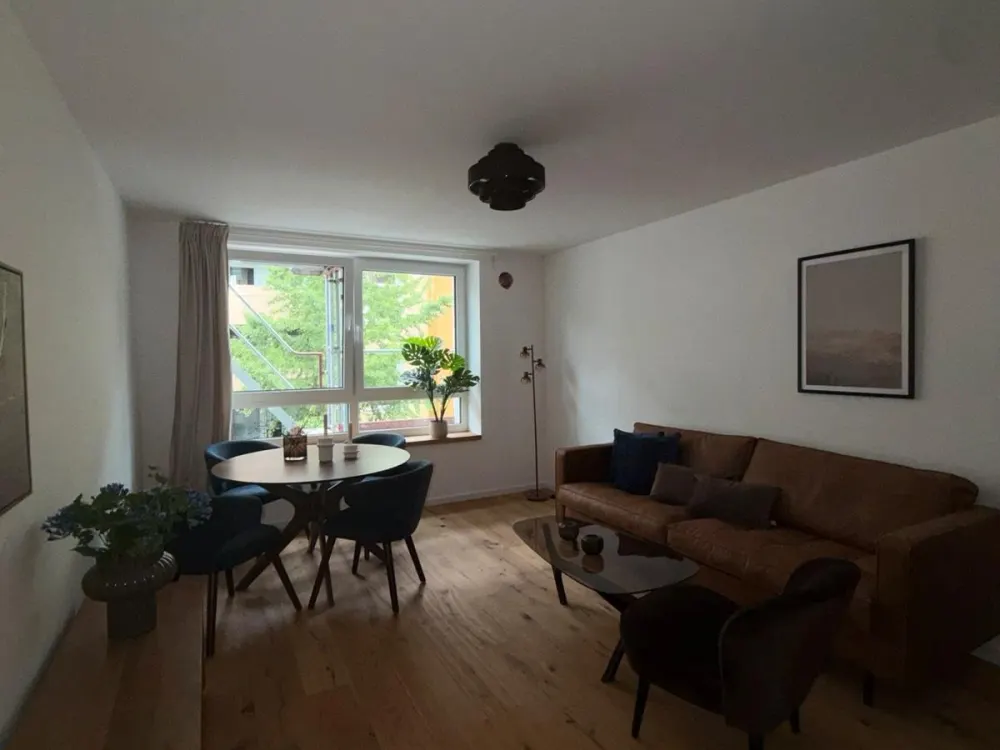 Stilvolle möblierte 2Zi.-Wohnung mit Balkon und hochwertiger Ausstattung im Zentrum von Düsseldorf