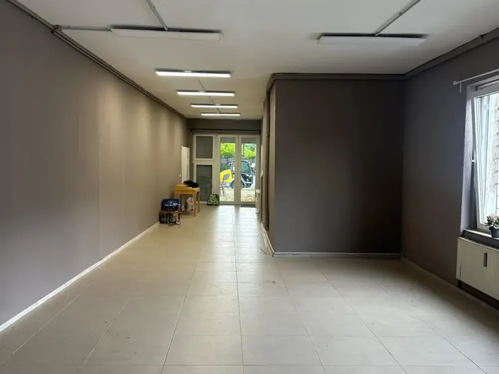 Frisch renovierte Fläche (100 m²) in Düsseldorf (Bezirk 8), AB SOFORT frei!