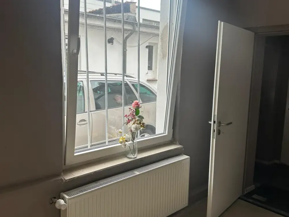 Frisch renovierte Fläche (100 m²) in Düsseldorf (Bezirk 8), AB SOFORT frei!