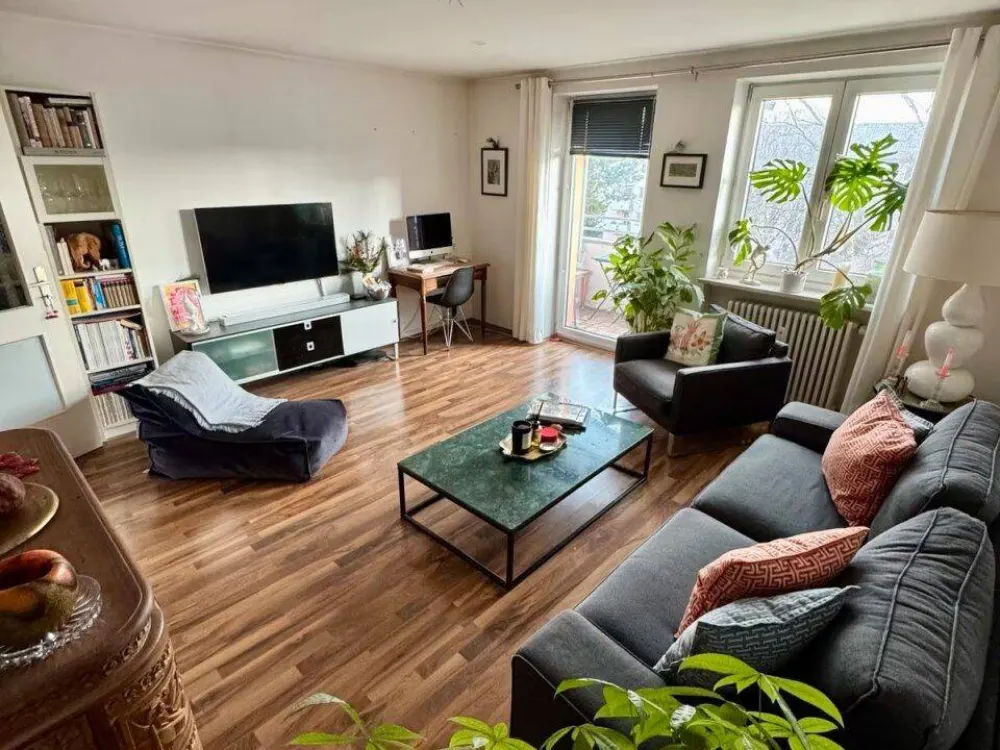 Bright 2.5-Room Apartment with Balcony & Parking Space
