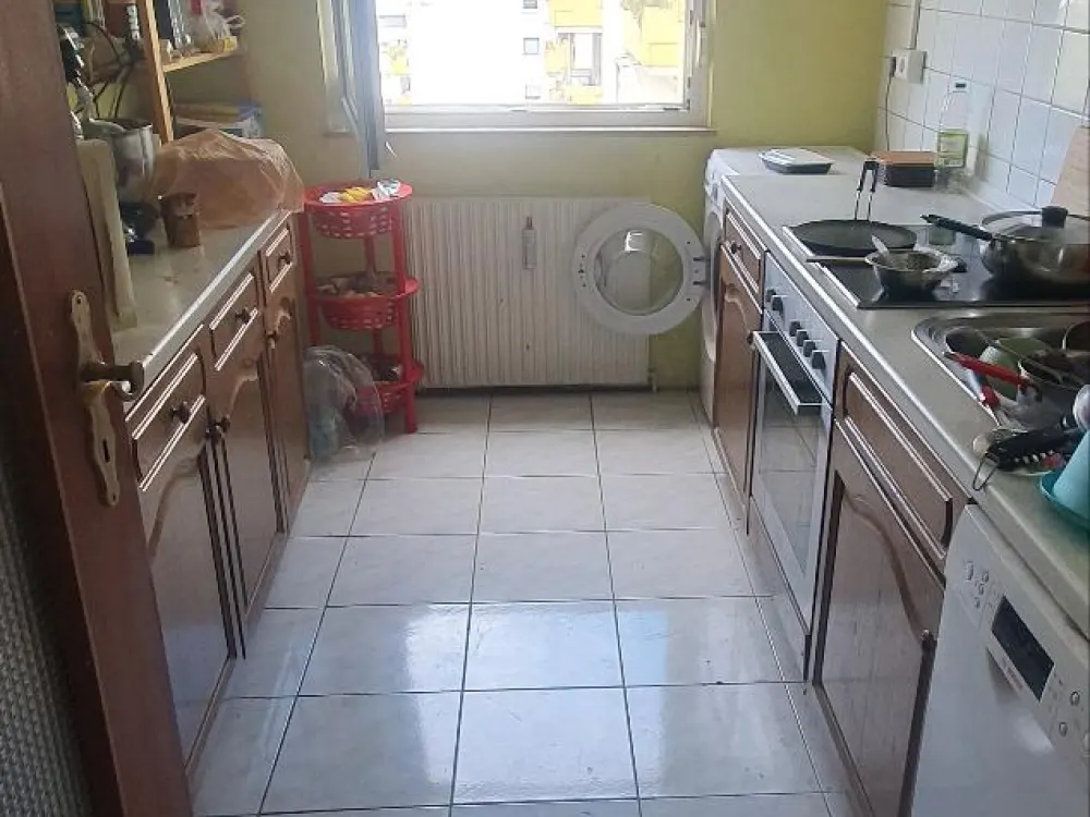 Eine Zimmer Wohnung ist in Giebel ab sofort.01.09.2026