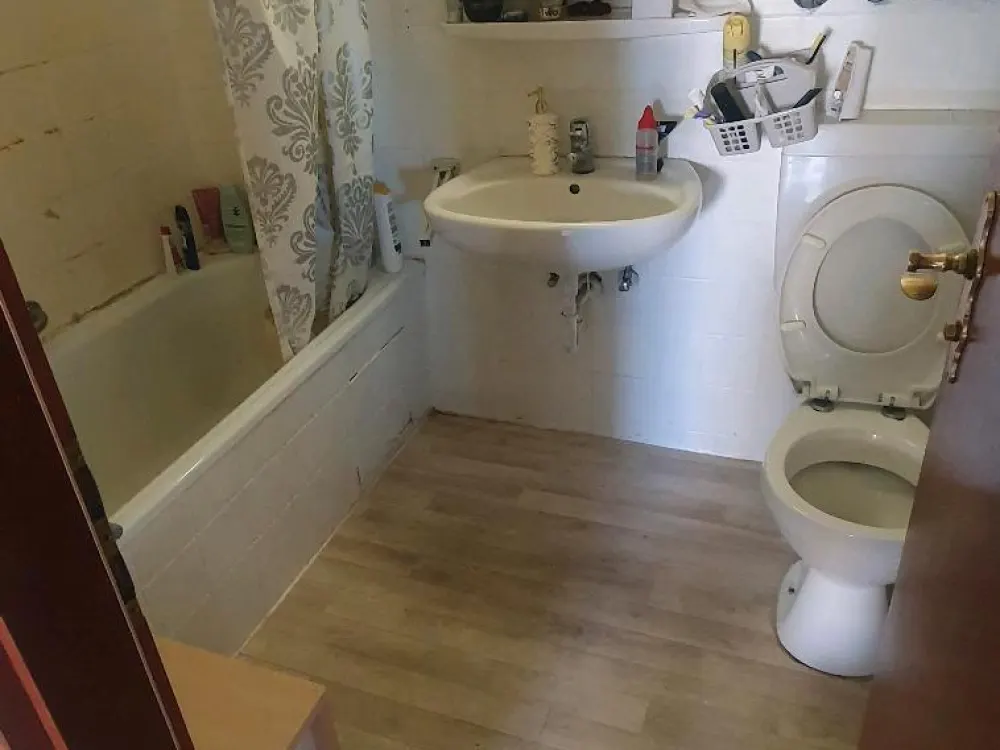 Eine Zimmer Wohnung ist in Giebel ab sofort.01.09.2026