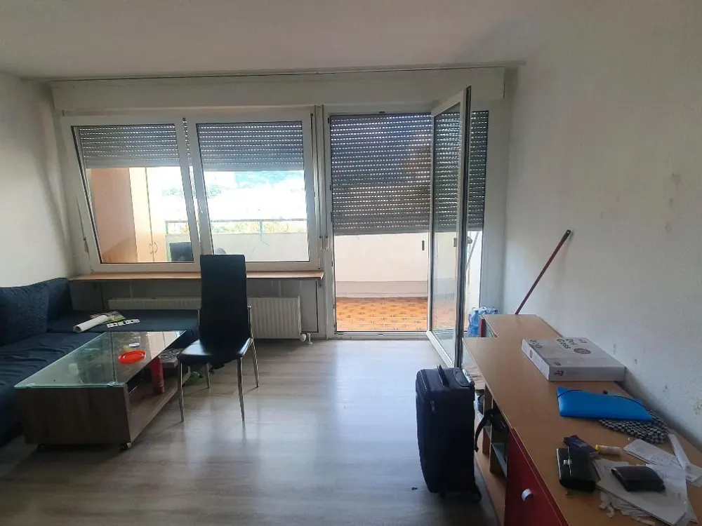 Eine Zimmer Wohnung ist in Giebel ab sofort.01.09.2026