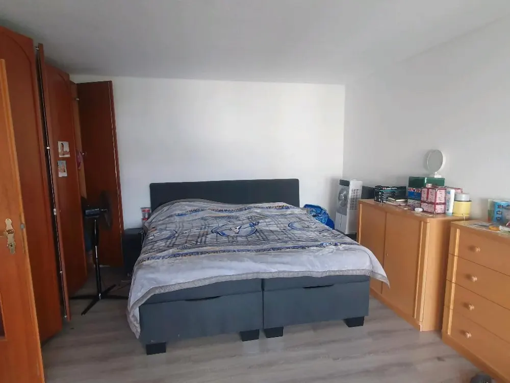 Eine Zimmer Wohnung ist in Giebel ab sofort.01.09.2026
