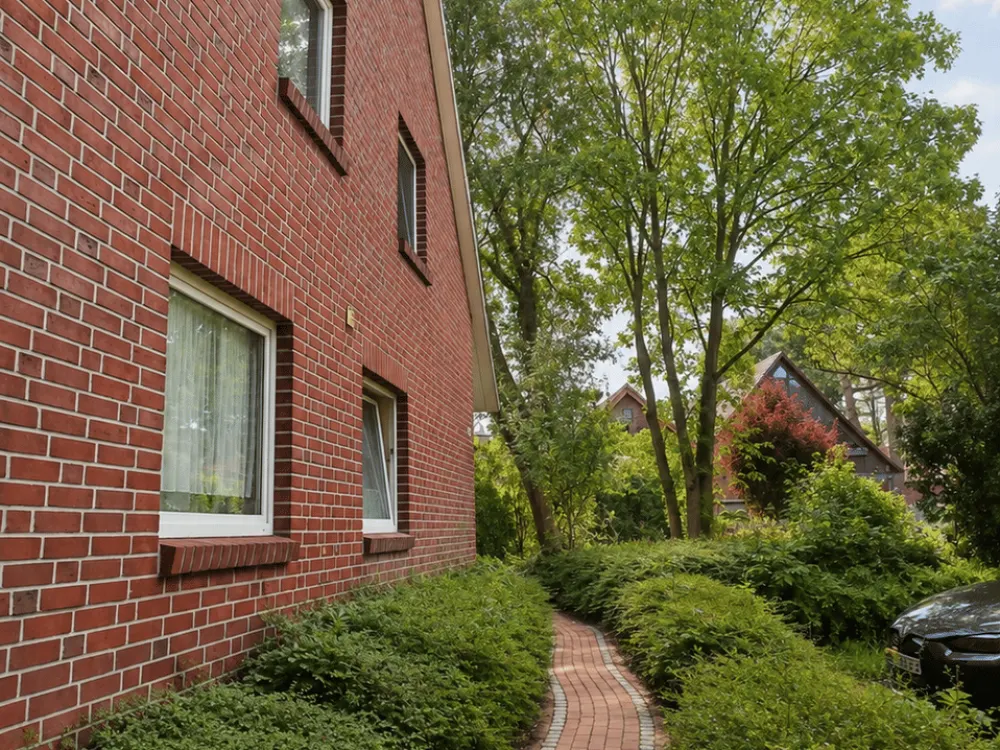 Charming Ground Floor Apartment with Terrace and Additional Garden Share