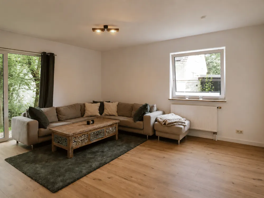 Charming Ground Floor Apartment with Terrace and Additional Garden Share