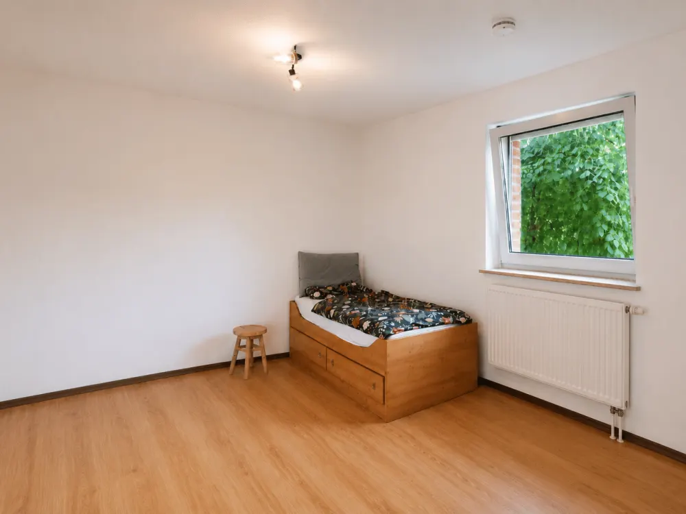 Charming Ground Floor Apartment with Terrace and Additional Garden Share